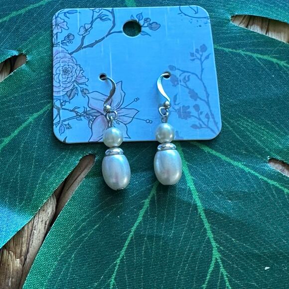 BOGO FREE PEARL DROP EARRINGS WIRE BACK - Picture 1 of 5